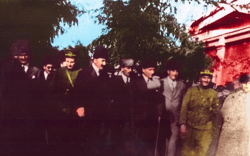 Atatürk Orduda_19 Eylül 1924_1x850.jpg